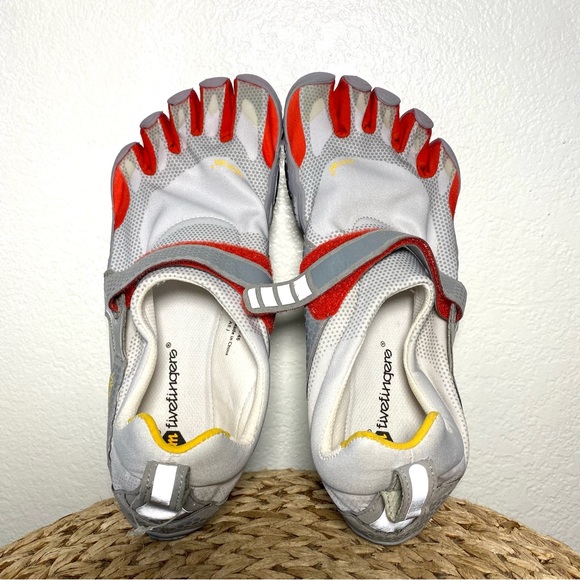 Vibram Other - Vibram five fingers bikila white grey